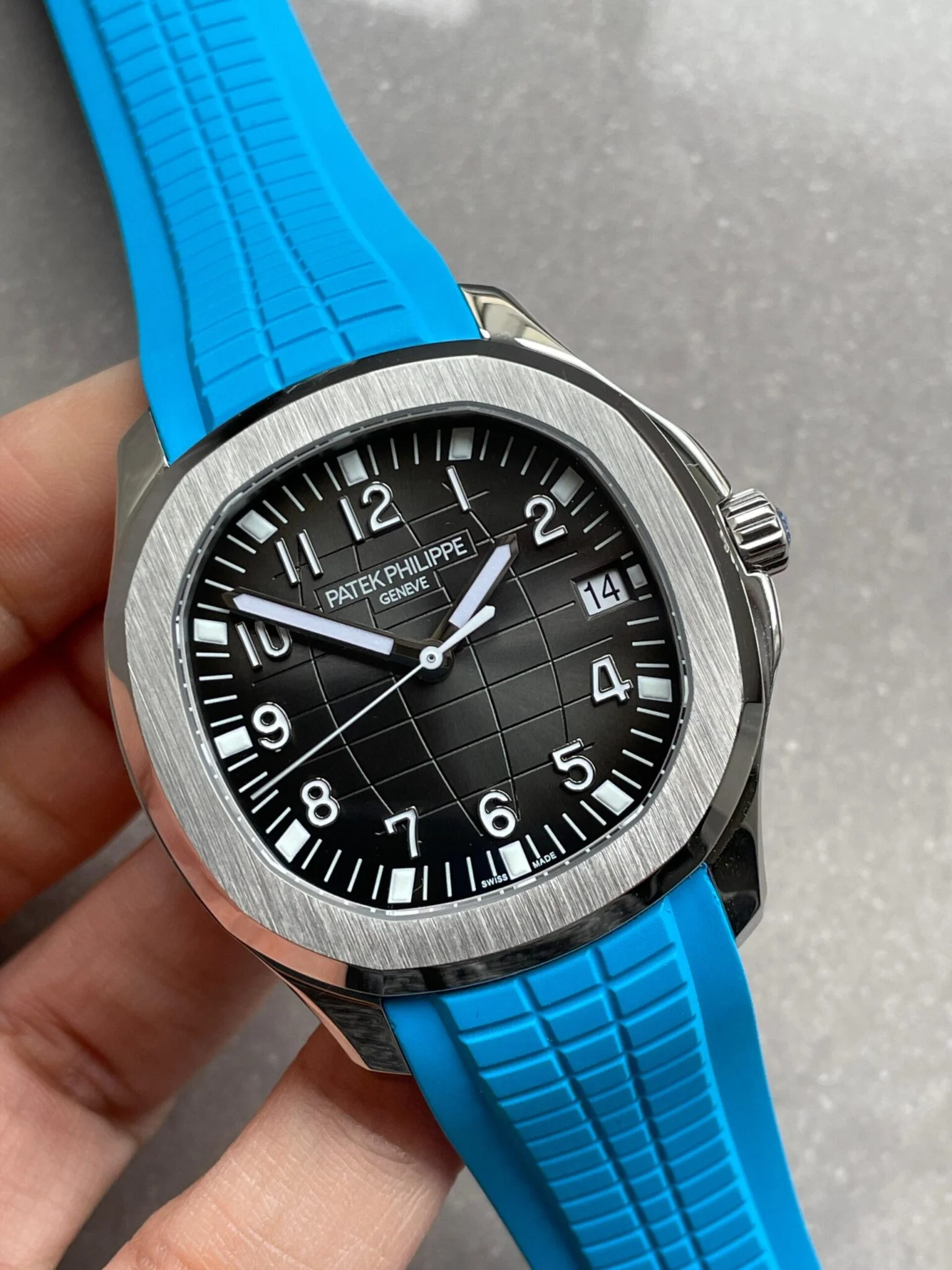 19-1-scaled-1-1-1536x2048-1 Aquanaut 5168G 42mm SS 3KF 1:1 Best Edition Black Dial on Light Blue Rubber Strap A324 V2 - Image 12