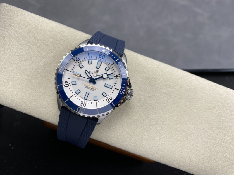 Breitling-Superocean-A17375E71G1S1-Silver-Dial-Blue-Ceramic-Bezel-2-800x600 Breitling Superocean A17375E71G1S1 Silver Dial Blue Ceramic Bezel 1:1 Best Replica 42mm - Image 2