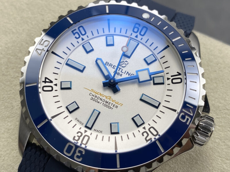 Breitling-Superocean-A17375E71G1S1-Silver-Dial-Blue-Ceramic-Bezel-4-800x600 Breitling Superocean A17375E71G1S1 Silver Dial Blue Ceramic Bezel 1:1 Best Replica 42mm - Image 4