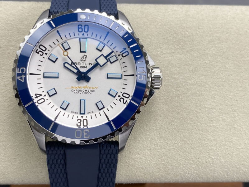 Breitling-Superocean-A17375E71G1S1-Silver-Dial-Blue-Ceramic-Bezel-5-800x600 Breitling Superocean A17375E71G1S1 Silver Dial Blue Ceramic Bezel 1:1 Best Replica 42mm - Image 5