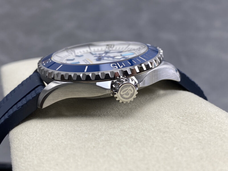 Breitling-Superocean-A17375E71G1S1-Silver-Dial-Blue-Ceramic-Bezel-7-800x600 Breitling Superocean A17375E71G1S1 Silver Dial Blue Ceramic Bezel 1:1 Best Replica 42mm - Image 7