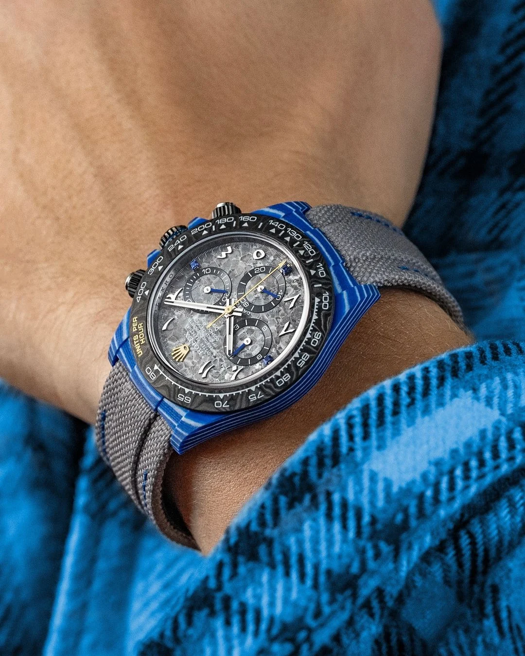 ClipDown.App_468670466_883312063974127_7974866643824346429_n Daytona DIW Blue Carbon Case DIWF Edition Gray Crystal Dial on Gray Nylon Strap DD4801