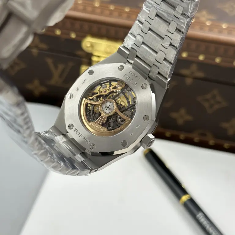 Dong-Ho-Audemars-Piguet-Che-Tac-Royal-Oak-Openworked-Frosted-15412-Mat-Lo-Co-Vien-Dinh-Da-Baguette-41mm-3-768x768.jpg Audemars Piguet Royal Oak Openworked Frosted 15412 Skeleton Dial Bezel Stone Baguette 41mm - Image 12