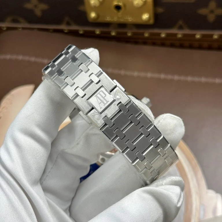 Dong-Ho-Audemars-Piguet-Che-Tac-Royal-Oak-Perpetual-Calendar-26574ST-Mat-Xanh-Duong-41mm-4-768x768-1-2 Audemars Piguet Royal Oak Openworked Frosted 15412 Skeleton Dial Bezel Stone Baguette 41mm - Image 11