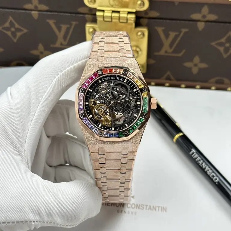 Dong-Ho-Audemars-Piguet-Rep-11-Royal-Oak-Openworked-Frosted-15412-Ma-Vang-Hong-Vien-Dinh-Da-Baguette-41mm-1-768x768.jpg Audemars Piguet Royal Oak Openworked Frosted 15412 Case Rose Gold Bezel Stone Baguette 41mm Super Clone - Image 2