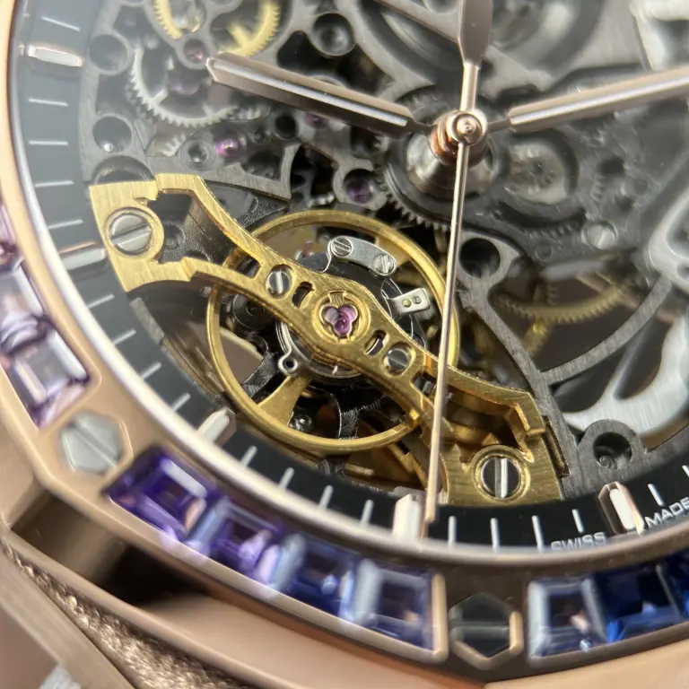 Dong-Ho-Audemars-Piguet-Rep-11-Royal-Oak-Openworked-Frosted-15412-Ma-Vang-Hong-Vien-Dinh-Da-Baguette-41mm-7-768x768.jpg Audemars Piguet Royal Oak Openworked Frosted 15412 Case Rose Gold Bezel Stone Baguette 41mm Super Clone - Image 7