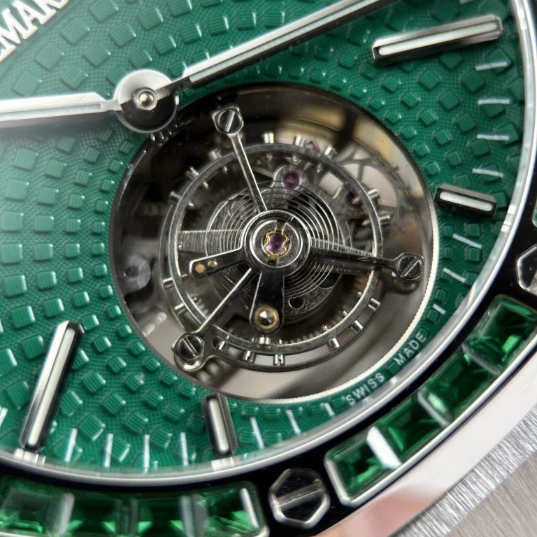 Dong-Ho-Audemars-Piguet-Rep-11-Royal-Oak-Selfwinding-Flying-Tourbillon-26730BC-Mat-Xanh-La-Cay-Dinh-Da-Baguette-41mm-10-768x768-1 Audemars Piguet Imitation Royal Oak Selfwinding Flying Tourbillon 26730BC Green Dial 41mm Super Clone - Image 3