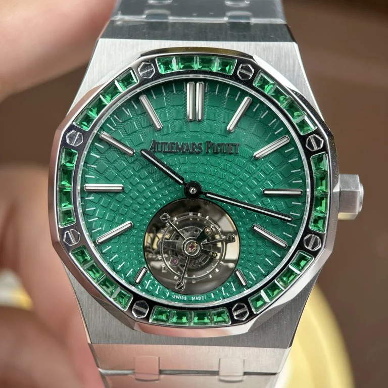 Dong-Ho-Audemars-Piguet-Rep-11-Royal-Oak-Selfwinding-Flying-Tourbillon-26730BC-Mat-Xanh-La-Cay-Dinh-Da-Baguette-41mm-12-768x768-1 Audemars Piguet Imitation Royal Oak Selfwinding Flying Tourbillon 26730BC Green Dial 41mm Super Clone - Image 6