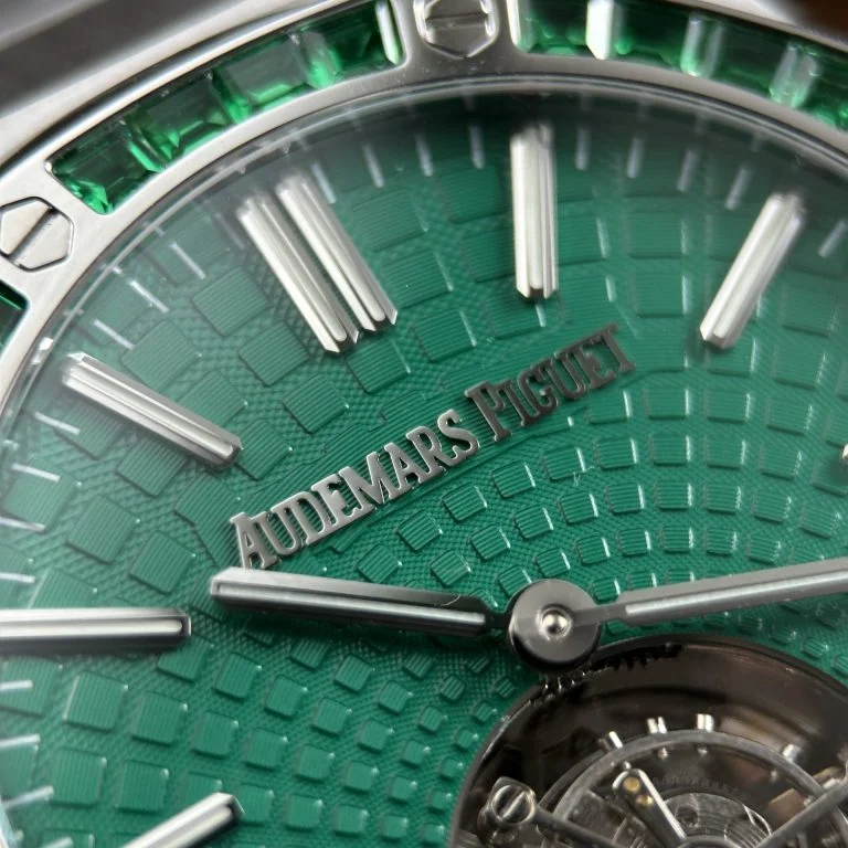 Dong-Ho-Audemars-Piguet-Rep-11-Royal-Oak-Selfwinding-Flying-Tourbillon-26730BC-Mat-Xanh-La-Cay-Dinh-Da-Baguette-41mm-9-768x768-1 Audemars Piguet Imitation Royal Oak Selfwinding Flying Tourbillon 26730BC Green Dial 41mm Super Clone - Image 4