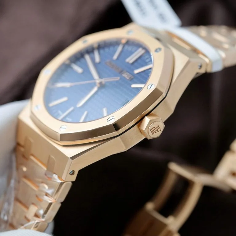Dong-Ho-Audemars-Piguet-Rep-Cao-Cap-15510R-Royal-Oak-50th-Anniversary-Mat-Xanh-Blue-Boc-Vang-That-41mm-8-768x768-1 Audemars Piguet Royal Oak 41mm 15510 RG DDF 1:1 Best Edition Blue Textured Dial on RG Bracelet Super Clone - Image 7