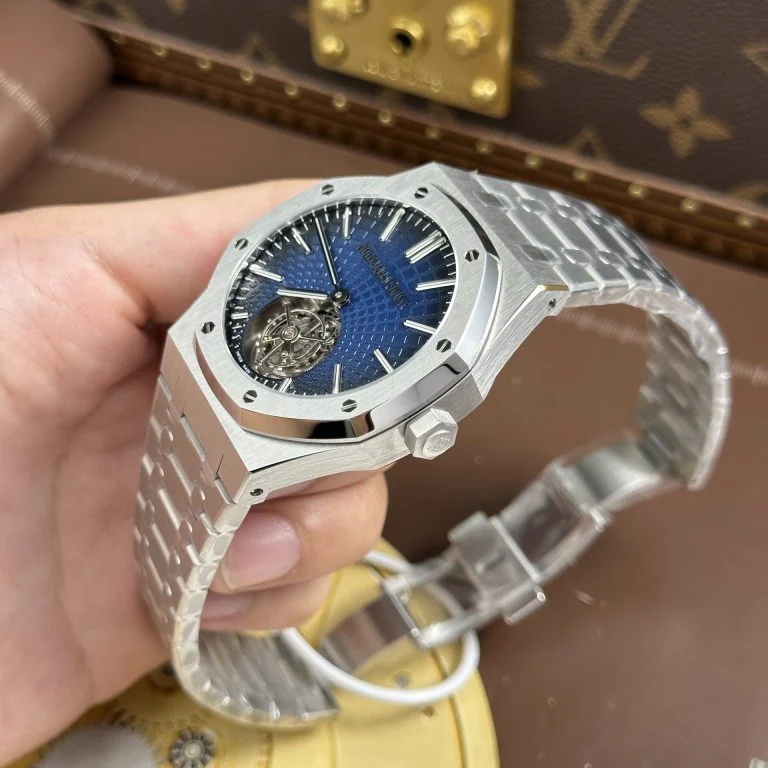 Dong-Ho-Audemars-Piguet-Replica-11-Royal-Oak-Selfwinding-Flying-Tourbillon-26530ST-Mat-Xanh-Khoi-41mm-13-768x768-1 Audemars Piguet Royal Oak Selfwinding Flying Tourbillon 26530ST Smoke Blue Dial 41mm - Image 7