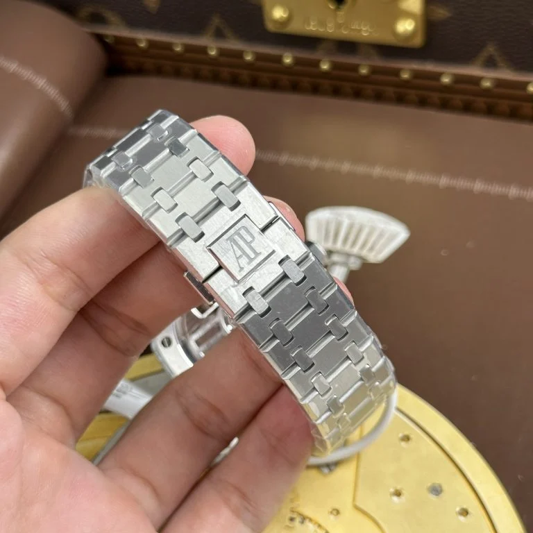 Dong-Ho-Audemars-Piguet-Replica-11-Royal-Oak-Selfwinding-Flying-Tourbillon-26530ST-Mat-Xanh-Khoi-41mm-6-768x768-1 Audemars Piguet Royal Oak Selfwinding Flying Tourbillon 26530ST Smoke Blue Dial 41mm - Image 11