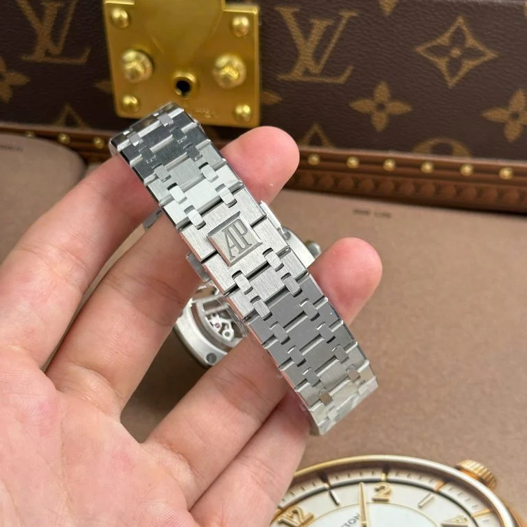 Dong-Ho-Audemars-Piguet-Replica-11-Royal-Oak-Tourbillon-26735-Mat-Skeleton-41mm-2-768x768-1 Audemars Piguet Royal Oak Tourbillon 26735 Skeleton Dial Metal Wire 41mm - Image 9