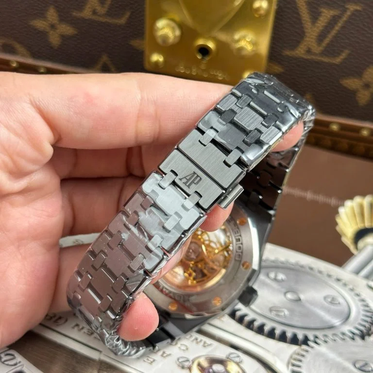 Dong-Ho-Audemars-Piguet-Royal-Oak-15416-Replica-11-Mat-Lo-Co-Vo-Gom-Den-Nha-May-THB-41mm-2-768x768-1 Audemars Piguet Royal Oak 15416 Skeleton Dial Black Ceramic THB Factory 41mm - Image 12