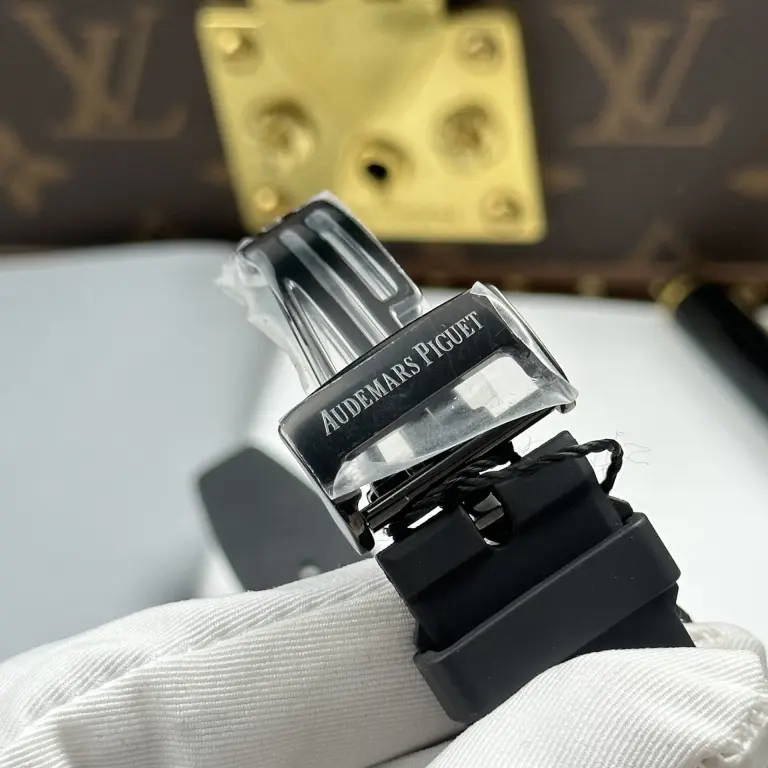 Dong-Ho-Audemars-Piguet-Royal-Oak-DiW-15500-Rep-11-Vo-Carbon-Kim-Giay-Mau-Xanh-Duong-41mm-2-768x768.jpg Audemars Piguet Royal Oak DiW 15500 Case Carbon Second Hand Is Blue 41mm - Image 10