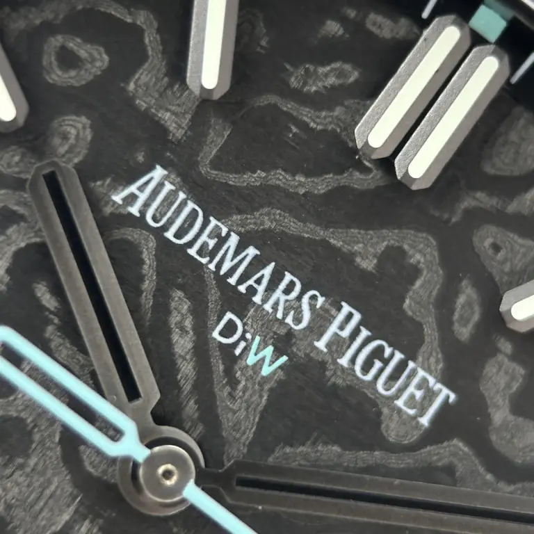 Dong-Ho-Audemars-Piguet-Royal-Oak-DiW-15500-Rep-11-Vo-Carbon-Kim-Giay-Mau-Xanh-Duong-41mm-6-768x768.jpg Audemars Piguet Royal Oak DiW 15500 Case Carbon Second Hand Is Blue 41mm - Image 7
