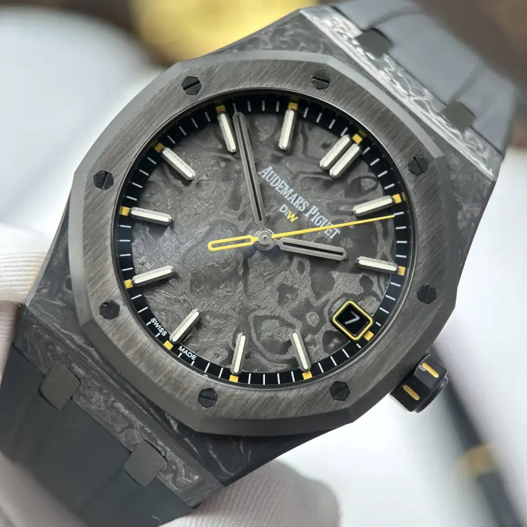 Dong-Ho-Audemars-Piguet-Royal-Oak-DiW-15500-Replica-11-Vo-Carbon-Kim-Giay-Mau-Vang-41mm-12-768x768.jpg Audemars Piguet Royal Oak DiW 15500 Imitation Watch Case Carbon Second Hand Is Yellow 41mm - Image 9