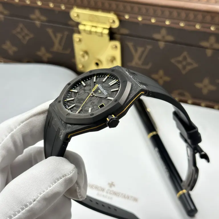 Dong-Ho-Audemars-Piguet-Royal-Oak-DiW-15500-Replica-11-Vo-Carbon-Kim-Giay-Mau-Vang-41mm-13-768x768.jpg Audemars Piguet Royal Oak DiW 15500 Imitation Watch Case Carbon Second Hand Is Yellow 41mm - Image 12