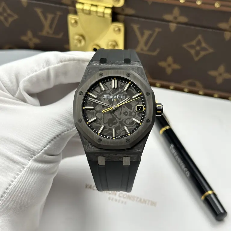 Dong-Ho-Audemars-Piguet-Royal-Oak-DiW-15500-Replica-11-Vo-Carbon-Kim-Giay-Mau-Vang-41mm-15-768x768.jpg Audemars Piguet Royal Oak DiW 15500 Imitation Watch Case Carbon Second Hand Is Yellow 41mm - Image 2