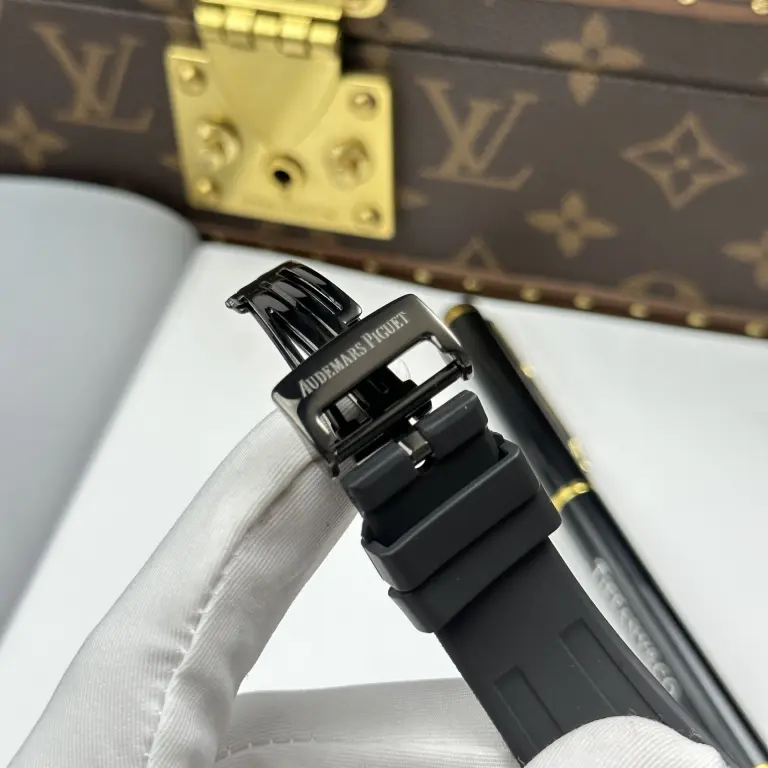 Dong-Ho-Audemars-Piguet-Royal-Oak-DiW-15500-Replica-11-Vo-Carbon-Kim-Giay-Mau-Vang-41mm-2-768x768.jpg Audemars Piguet Royal Oak DiW 15500 Imitation Watch Case Carbon Second Hand Is Yellow 41mm - Image 13