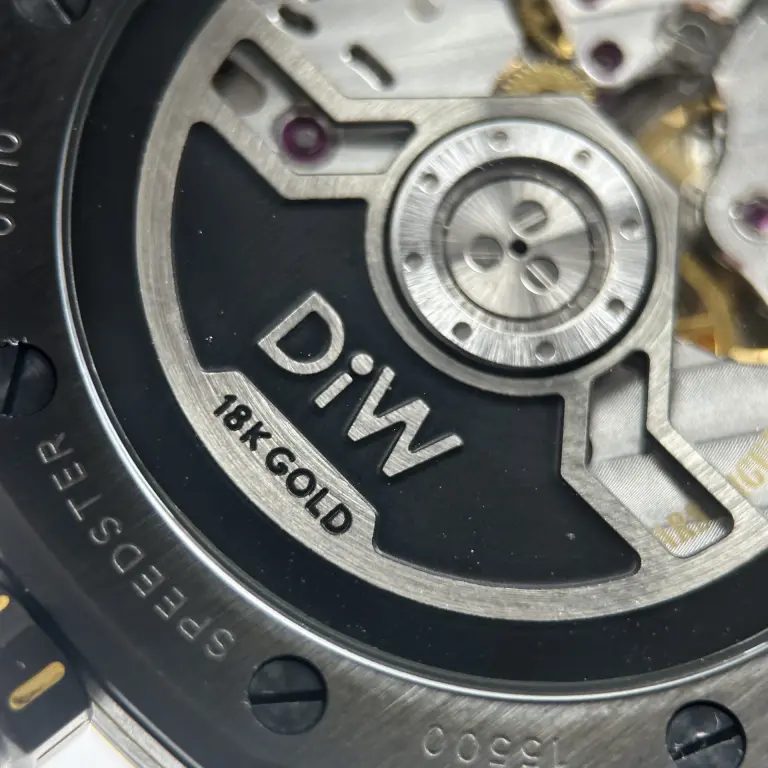 Dong-Ho-Audemars-Piguet-Royal-Oak-DiW-15500-Replica-11-Vo-Carbon-Kim-Giay-Mau-Vang-41mm-7-768x768.jpg Audemars Piguet Royal Oak DiW 15500 Imitation Watch Case Carbon Second Hand Is Yellow 41mm - Image 11