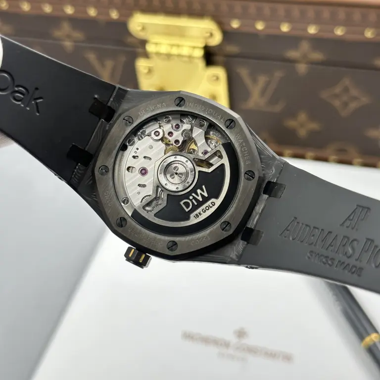 Dong-Ho-Audemars-Piguet-Royal-Oak-DiW-15500-Replica-11-Vo-Carbon-Kim-Giay-Mau-Vang-41mm-8-768x768.jpg Audemars Piguet Royal Oak DiW 15500 Imitation Watch Case Carbon Second Hand Is Yellow 41mm - Image 10