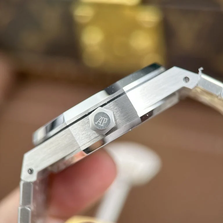 Dong-Ho-Audemars-Piguet-Royal-Oak-Selfwinding-Flying-Tourbillon-26730ST-Rep-11-Mat-So-Mau-Do-Tia-41mm-6-768x768-1 Audemars Piguet Imitation Royal Oak Selfwinding Flying Tourbillon 26730ST Burgundy Dial 41mm Super Clone - Image 9