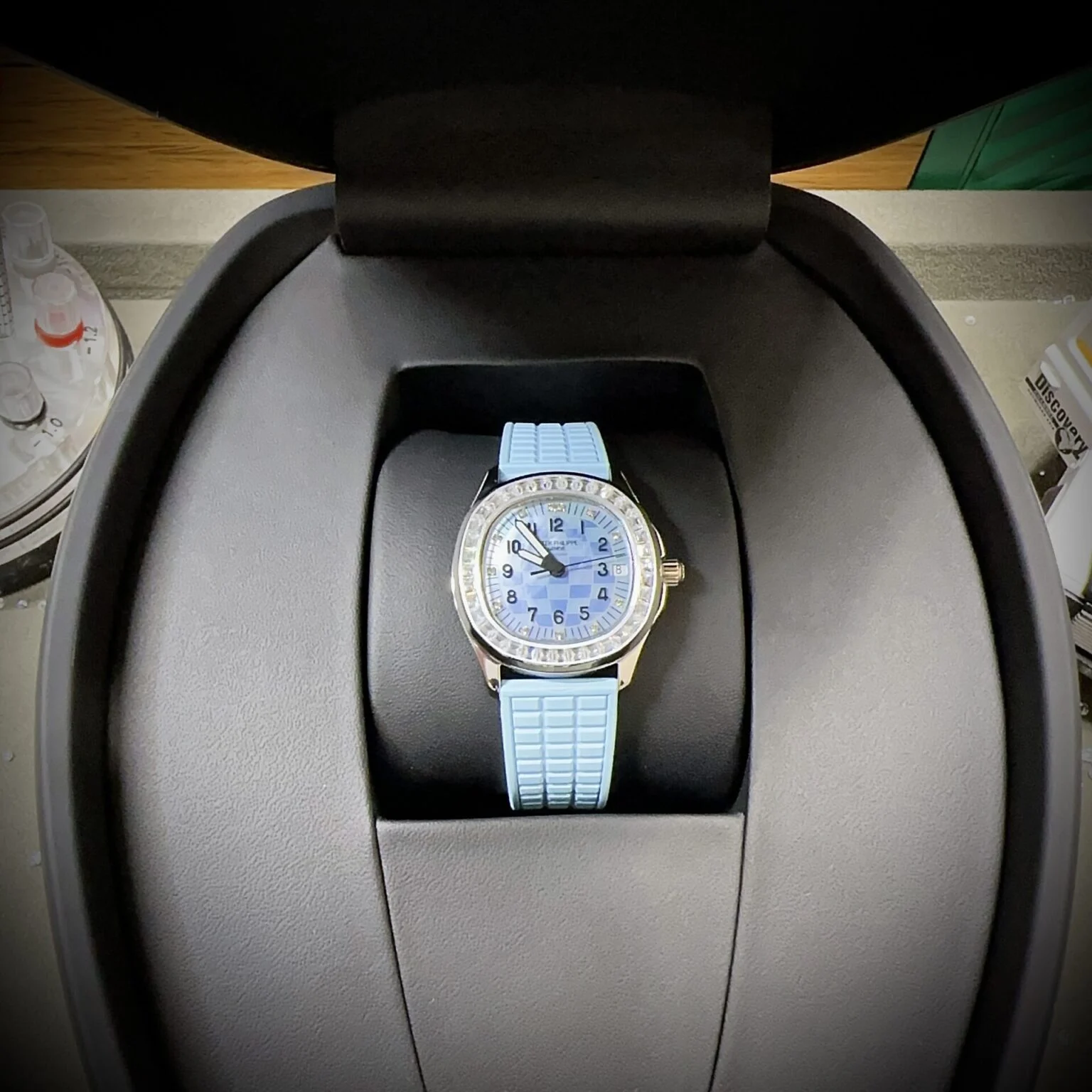 Dong-Ho-Patek-Philippe-Aquanaut-5072R-Mau-Xanh-Duong-Dinh-Da-PPF-3-1536x1536-1 Patek Philippe Aquanaut 5072R Blue Diamond PP Factory 35.6mm Super ClonePatek Philippe Aquanaut 5072R Blue Diamond PP Factory 35.6mm Super Clone - Image 5