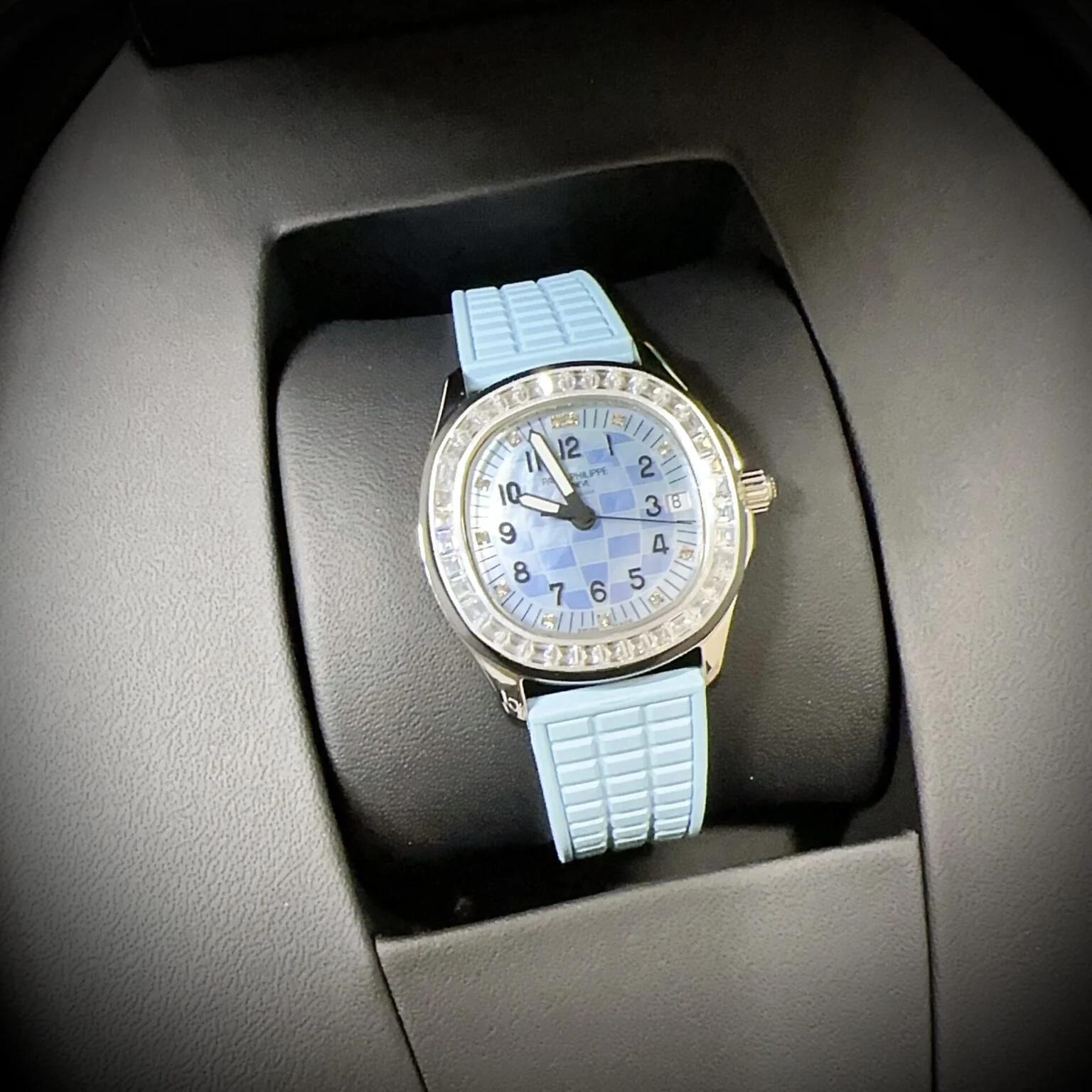 Dong-Ho-Patek-Philippe-Aquanaut-5072R-Mau-Xanh-Duong-Dinh-Da-PPF-4-1536x1536-1 Patek Philippe Aquanaut 5072R Blue Diamond PP Factory 35.6mm Super ClonePatek Philippe Aquanaut 5072R Blue Diamond PP Factory 35.6mm Super Clone - Image 4