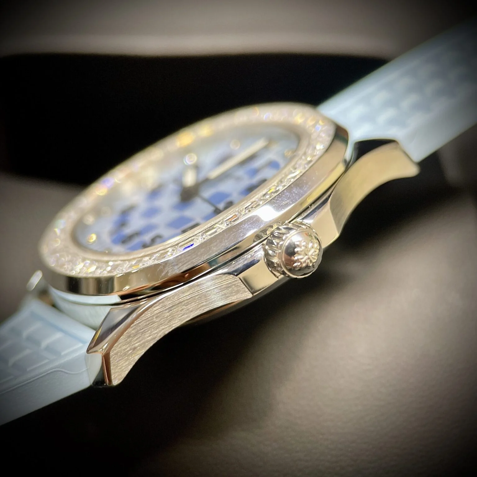 Dong-Ho-Patek-Philippe-Aquanaut-5072R-Mau-Xanh-Duong-Dinh-Da-PPF-6-1536x1536-1 Patek Philippe Aquanaut 5072R Blue Diamond PP Factory 35.6mm Super ClonePatek Philippe Aquanaut 5072R Blue Diamond PP Factory 35.6mm Super Clone - Image 3