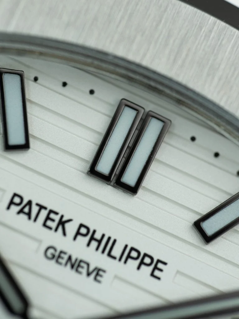 Dong-Ho-Patek-Philippe-Nautilus-5740-Rep-11-Mat-Trang-May-Co-Thuy-Sy-40mm-10-768x1024-1 Patek Philippe Nautilus 5740 White Dial Automatic Movement 40mm - Image 3
