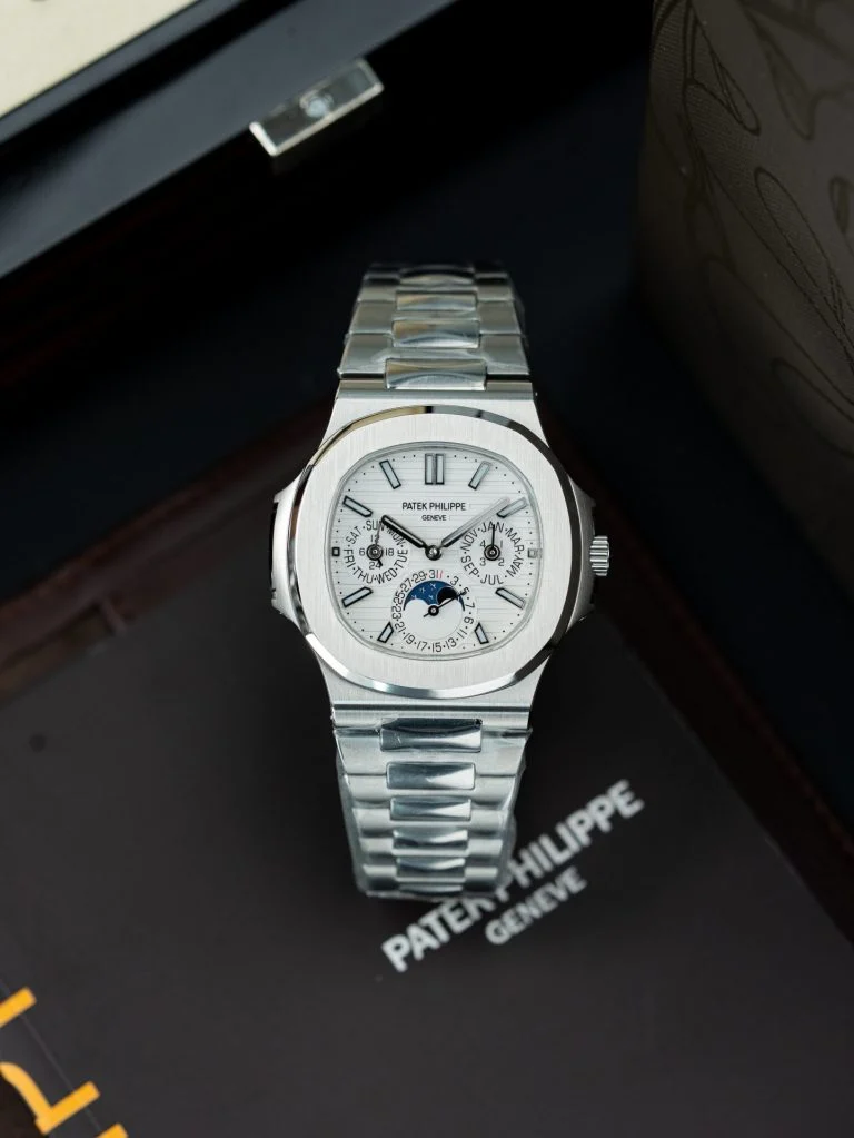 Dong-Ho-Patek-Philippe-Nautilus-5740-Rep-11-Mat-Trang-May-Co-Thuy-Sy-40mm-6-768x1023-1 Patek Philippe Nautilus 5740 White Dial Automatic Movement 40mm