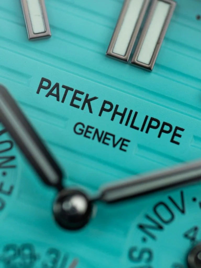 Dong-Ho-Patek-Philippe-Nautilus-5740-Replica-11-Mat-Tiffany-May-Co-Thuy-Sy-40mm-10-768x1024-1 Patek Philippe Nautilus 5740 Tiffany Dial Automatic Movement 40mm - Image 5