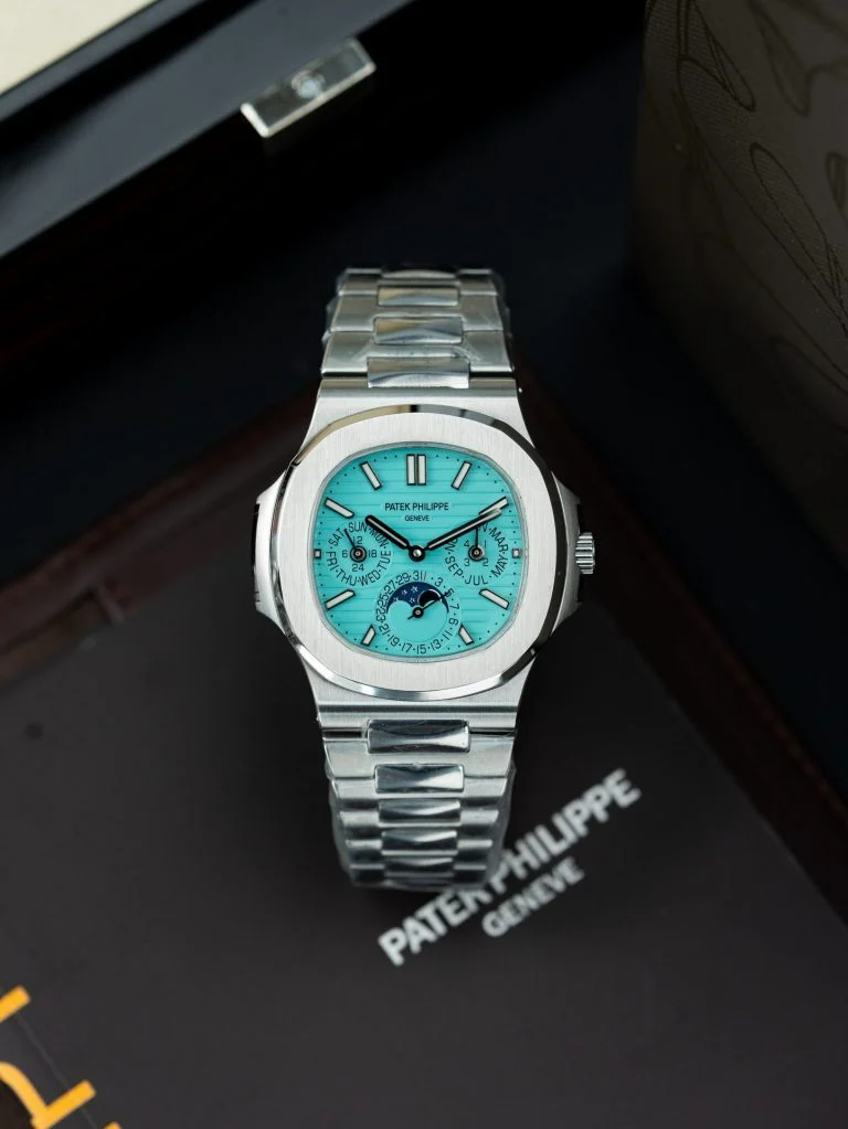 Dong-Ho-Patek-Philippe-Nautilus-5740-Replica-11-Mat-Tiffany-May-Co-Thuy-Sy-40mm-12-768x1023-1 Patek Philippe Nautilus 5740 Tiffany Dial Automatic Movement 40mm - Image 2