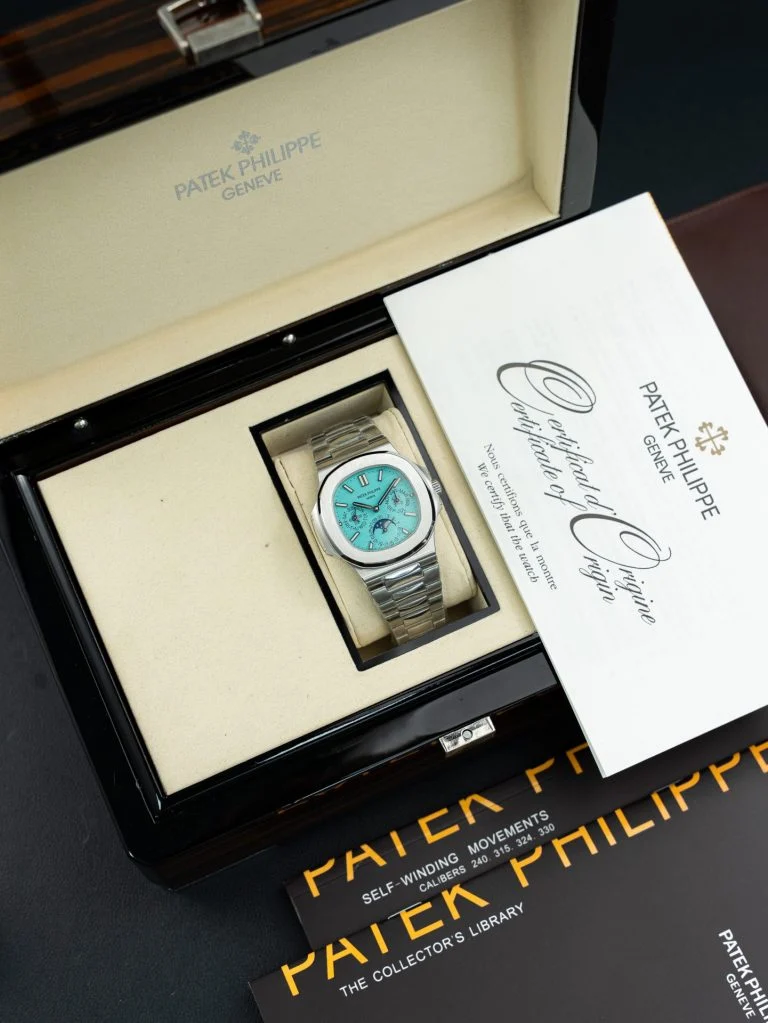 Dong-Ho-Patek-Philippe-Nautilus-5740-Replica-11-Mat-Tiffany-May-Co-Thuy-Sy-40mm-16-768x1023-1 Patek Philippe Nautilus 5740 Tiffany Dial Automatic Movement 40mm - Image 3