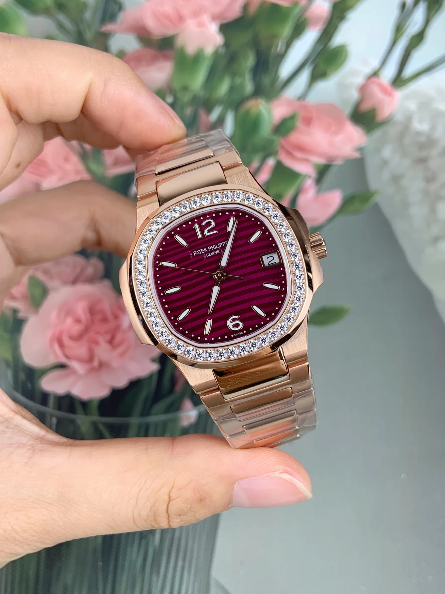 Dong-Ho-Patek-Philippe-Nautilus-7010R-Replica-11-Mat-So-Tim-May-Pin-Nha-May-GR-32mm-7 Patek Philippe Nautilus 7010R Purple Dial Quartz Movement GR Factory 32mm - Image 4