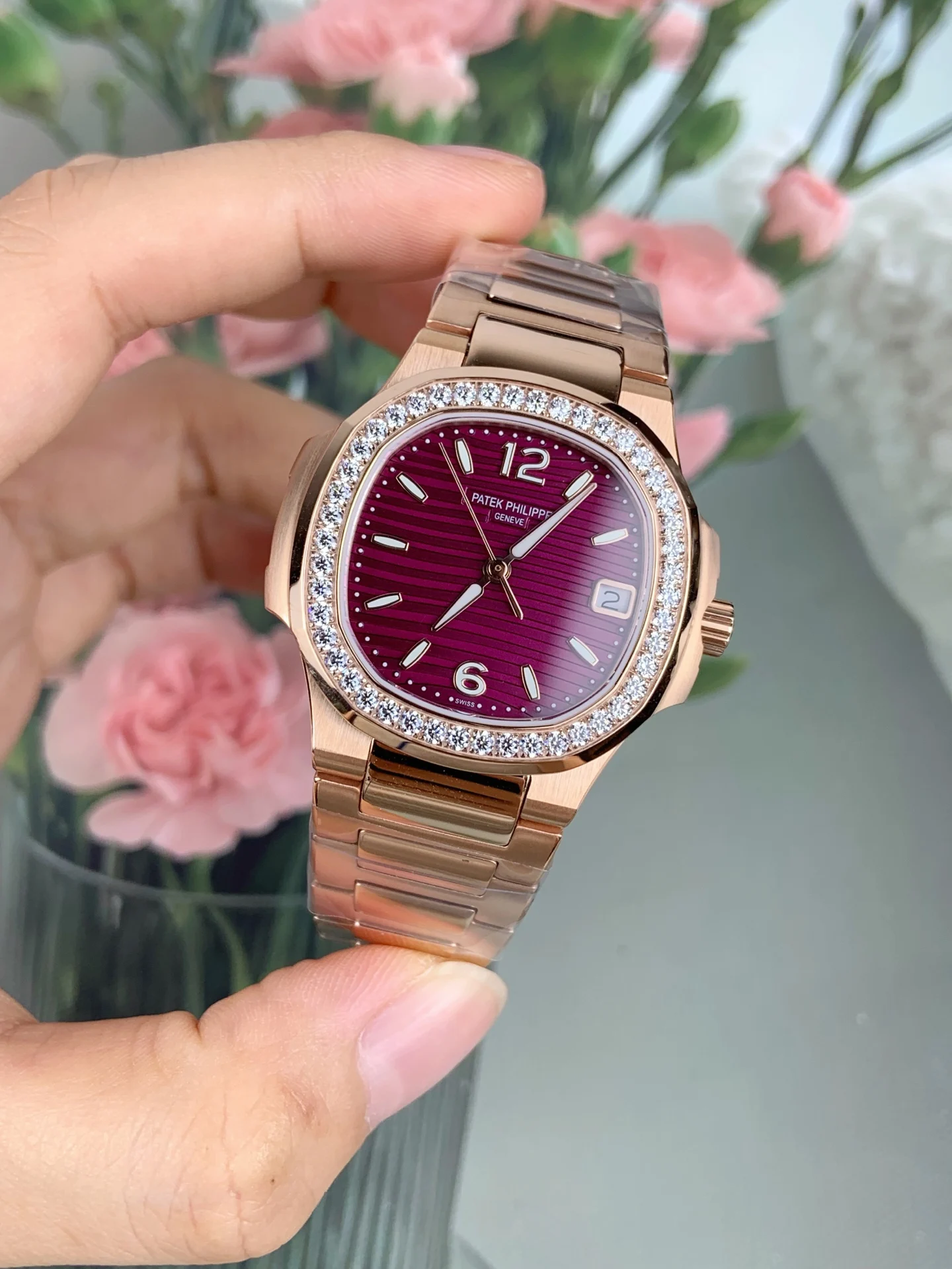 Dong-Ho-Patek-Philippe-Nautilus-7010R-Replica-11-Mat-So-Tim-May-Pin-Nha-May-GR-32mm-8 Patek Philippe Nautilus 7010R Purple Dial Quartz Movement GR Factory 32mm - Image 5