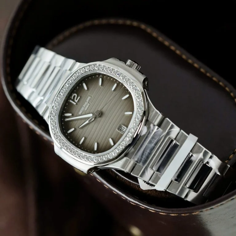 Dong-Ho-Patek-Philippe-Nautilus-7118-Mat-Xam-Che-Tac-Dinh-Moissante-Xuong-3K-35-3-768x768-1 Patek Philippe Nautilus 7118 Gray Dial Custom Diamonds Moissanite 3K Factory 35.2mm - Image 4