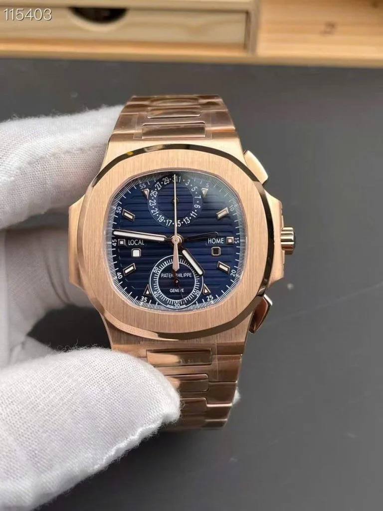 Dong-Ho-Patek-Philippe-Replica-11-Nautilus-5990-Mat-Xanh-Duong-Ma-Vang-Hong-40-9-768x1024-1 Patek Philippe Nautilus 5990R Dial Blue Automatic Movement 40.5mm