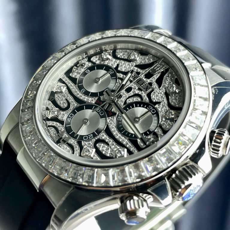 Dong-Ho-Rolex-Cosmograph-Daytona-Eye-Of-The-Tiger-Che-Tac-Kim-Cuong-Moissanite-Baguette-40mm-3-768x768-1 Rolex Cosmograph Daytona Eye Of The Tiger Moissanite Baguette Diamonds 40mm - Image 4