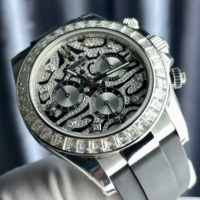 Dong-Ho-Rolex-Cosmograph-Daytona-Eye-Of-The-Tiger-Che-Tac-Kim-Cuong-Moissanite-Baguette-40mm-7-768x768-1 Rolex Cosmograph Daytona Eye Of The Tiger Moissanite Baguette Diamonds 40mm - Image 6
