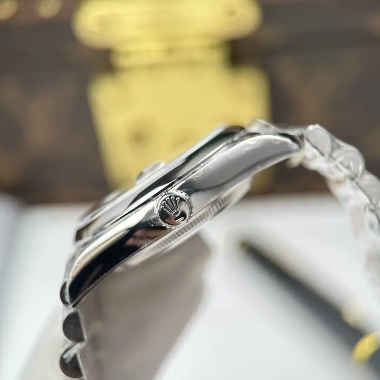 Dong-Ho-Rolex-DateJust-126200-Replica-11-Mat-Bac-Day-Deo-Jubilee-Nha-May-VS-36mm-7-768x768.jpg Rolex DateJust 126200 Silver Dial Jubilee Strap VS Factory 36mm - Image 8
