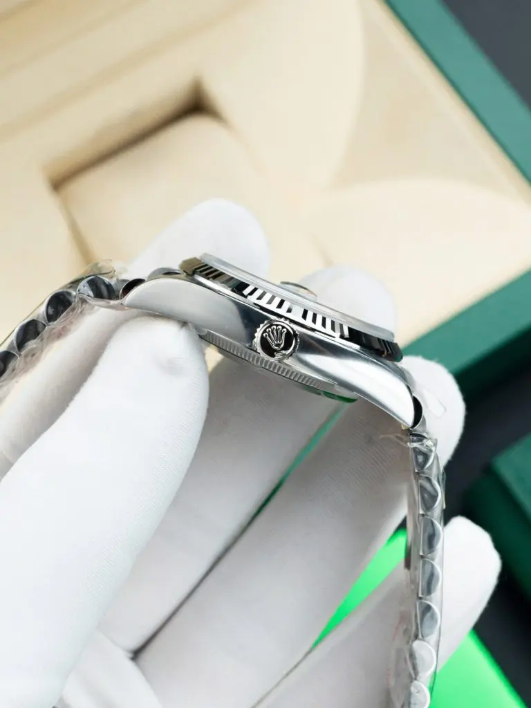 Dong-Ho-Rolex-DateJust-126234-Mat-Xa-Cu-Rep-11-Nha-May-Clean-Cao-Cap-Nhat-36mm-3-768x1024.jpg DateJust 41 126334 QF 1:1 Best Edition 904L Steel White MOP Dial on Jubilee Bracelet QF3235 (149g) - Image 5
