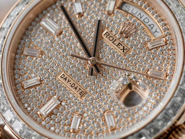 Dong-Ho-Rolex-Day-Date-Che-Tac-Boc-Vang-Hong-18K-Kim-Cuong-Moissanite-Baguette-GMF-40mm-5-768x577-1 Rolex Day-Date Gold Wrapped + Moissanite Baguette Diamonds GMF 40mm - Image 4