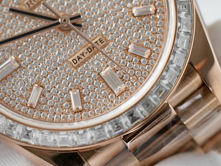 Dong-Ho-Rolex-Day-Date-Che-Tac-Boc-Vang-Hong-18K-Kim-Cuong-Moissanite-Baguette-GMF-40mm-6-768x577-1 Rolex Day-Date Gold Wrapped + Moissanite Baguette Diamonds GMF 40mm - Image 5