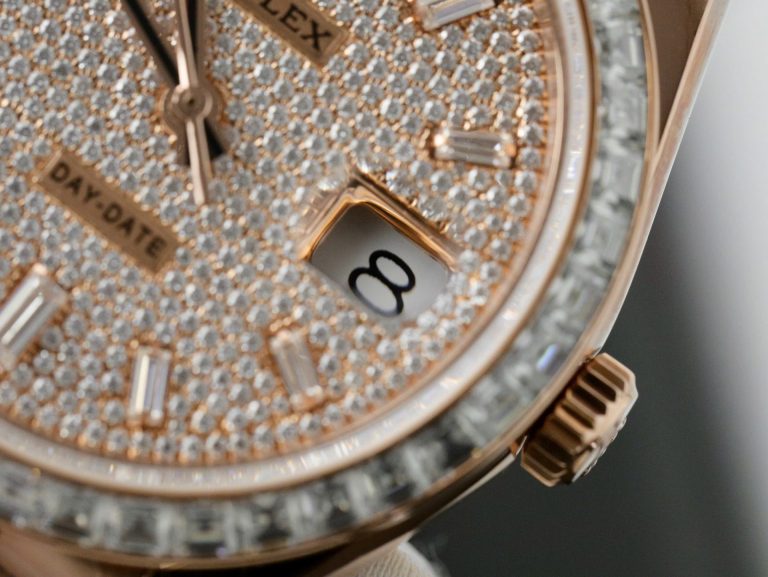 Dong-Ho-Rolex-Day-Date-Che-Tac-Boc-Vang-Hong-18K-Kim-Cuong-Moissanite-Baguette-GMF-40mm-7-768x577-1 Rolex Day-Date Gold Wrapped + Moissanite Baguette Diamonds GMF 40mm - Image 6