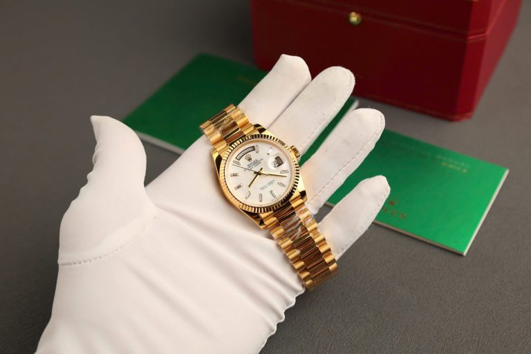 Dong-Ho-Rolex-Day-Date-Che-Tac-Boc-Vang-That-Mat-So-Kham-Xa-Cu-36mm-2-768x512-1 Rolex Day-Date 36mm Mother Of Pearl Dial Custom Gold Wrapped - Image 3