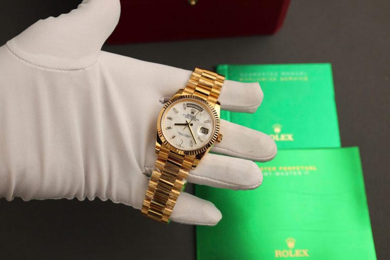 Dong-Ho-Rolex-Day-Date-Che-Tac-Boc-Vang-That-Mat-So-Kham-Xa-Cu-36mm-5-768x512-1 Rolex Day-Date 36mm Mother Of Pearl Dial Custom Gold Wrapped - Image 5