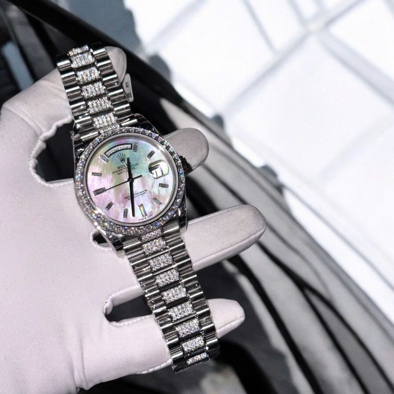 Dong-Ho-Rolex-Day-Date-Mat-Kham-Xa-Cu-Coc-So-Day-Dinh-Kim-Cuong-Moissanite-40mm-2-768x768-1 Rolex Day-Date 36mm Mother Of Pearl Dial with Moissanite Diamonds - Image 4