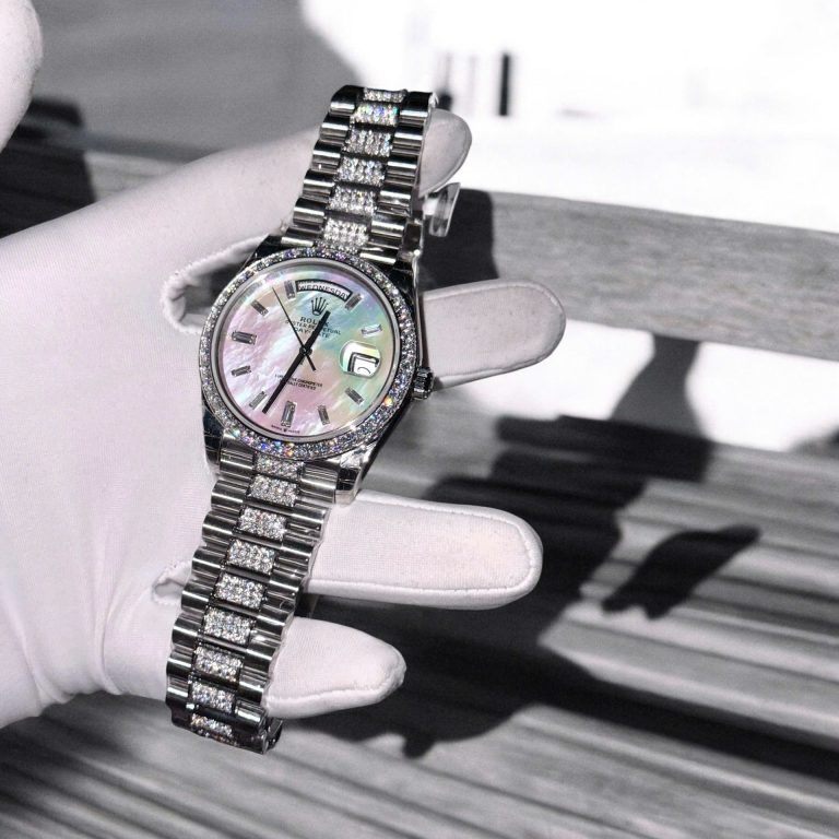 Dong-Ho-Rolex-Day-Date-Mat-Kham-Xa-Cu-Coc-So-Day-Dinh-Kim-Cuong-Moissanite-40mm-3-768x768-1 Rolex Day-Date 36mm Mother Of Pearl Dial with Moissanite Diamonds - Image 5